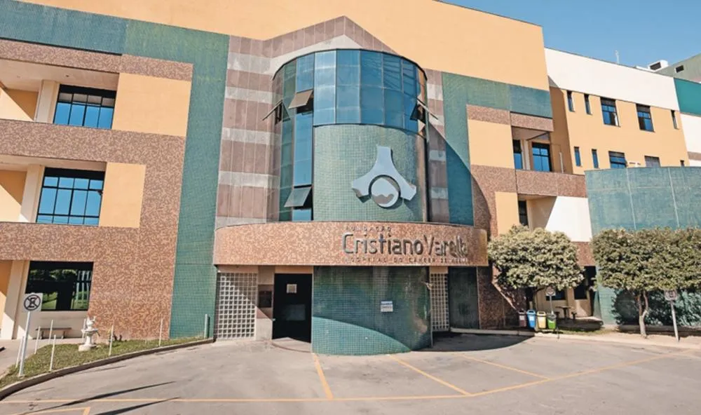 Cresol e Fundação Cristiano Varella promovem campanha de arrecadação de leite para o Dia C em Muriaé e região